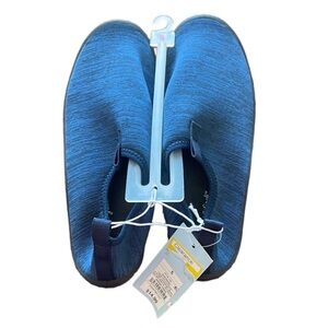 NWT Cat & Jack Blue Boys Water Shoes Size 5